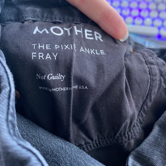 MOTHER The Pixie Ankle Fray Jeans in Not Guilty Washed Black Size 27 Button Fly - Picture 10 of 14